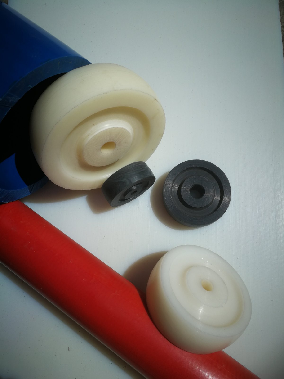 tockovi-od-inzenjerske-plastike-ipas-db